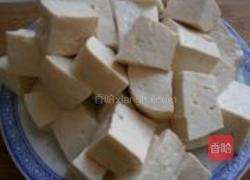 蟹味菇鱼头豆腐煲的做法图解3