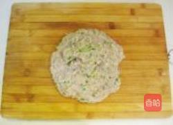 自制鲮鱼丸萝卜汤的做法图解3