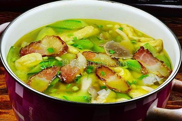 珍菇豆腐泡腊肉煲