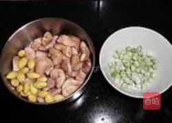 嫩菱炒银杏的做法图解1