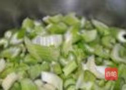 芹菜炒肉丝的做法图解1