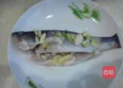 鲈鱼蒸水蛋的做法图解1