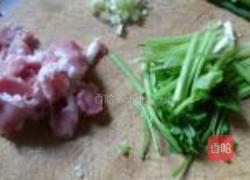 凤尾菇炒肉的做法图解2