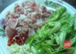 辣椒炒瘦肉的做法图解1