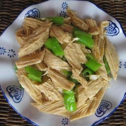 尖椒炒腐竹的做法[图]