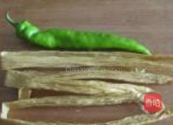 尖椒炒腐竹的做法图解1