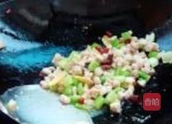 花生仁炒肉丁的做法图解7