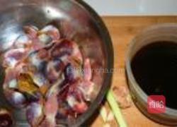 密制卤鸡胗的做法图解1