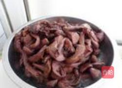 红蘑蒜苔的做法图解1