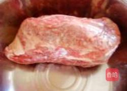 土豆炖牛腩的做法图解1