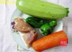 青瓜肉片的做法图解1