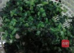 萝卜叶炒火腿的做法图解5