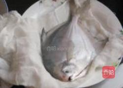 椒盐煎鲳鱼的做法图解2