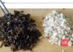 木耳肉末韭菜包子的做法图解7