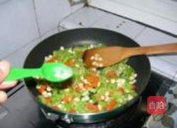 芹菜炒杏仁的做法图解11
