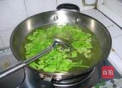 芹菜炒杏仁的做法图解4
