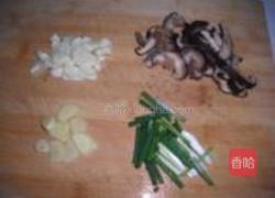 豇豆香菇焖鸡仔的做法图解5