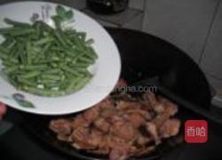 豇豆香菇焖鸡仔的做法图解9