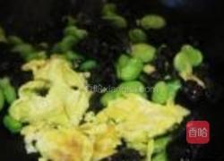 鸡蛋木耳炒蚕豆的做法图解5