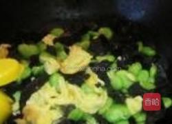 鸡蛋木耳炒蚕豆的做法图解6