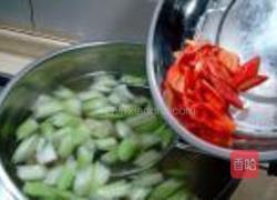 西芹香干炒腊味的做法图解2