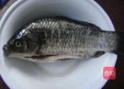 鲫鱼豆腐汤的做法图解1