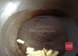 三椒爆墨鱼仔的做法图解5