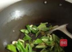 三椒爆墨鱼仔的做法图解6