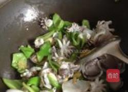 三椒爆墨鱼仔的做法图解7