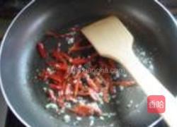 红椒炒绿芽的做法图解5