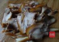 尖椒炒猪耳根的做法图解1