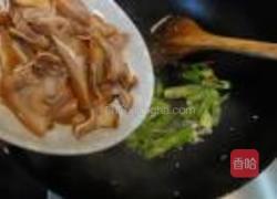 尖椒炒猪耳根的做法图解5