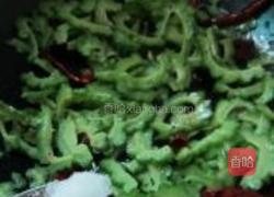 苦瓜炒腊肉的做法图解7