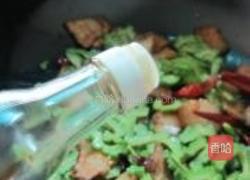 苦瓜炒腊肉的做法图解9