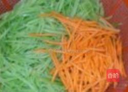 肉片炒莴笋萝卜丝的做法图解1