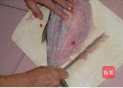 白菜鱼丸汤的做法图解2