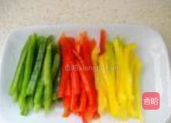 五彩鸡丝的做法图解2