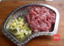 蒜苗豆干炒肉丝的做法图解1