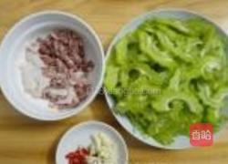 苦瓜炒肉片的做法图解2