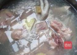 木瓜鸡脚猪骨汤的做法图解2
