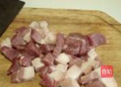 五花肉烧八带的做法图解1