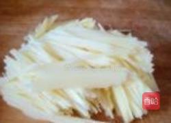 土豆丝炒肉的做法图解1