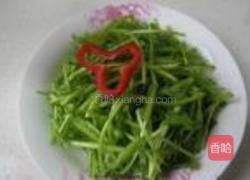 茼蒿杆儿腊肉丝的做法图解2