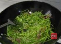 茼蒿杆儿腊肉丝的做法图解5