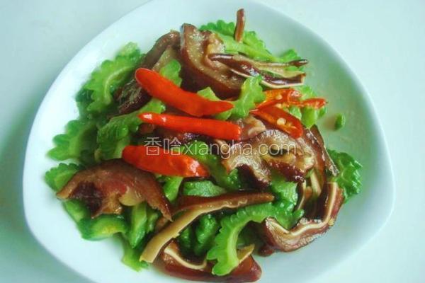 苦瓜炒腊猪耳朵