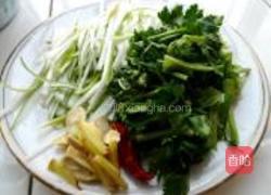 葱爆鱿鱼的做法图解2