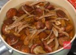 茶树菇烧鸡翅的做法图解1