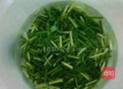 蒜苗炒咸肉片的做法图解2