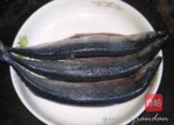 干煎秋刀鱼的做法图解1