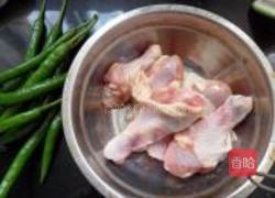 尖椒鸡腿的做法图解1